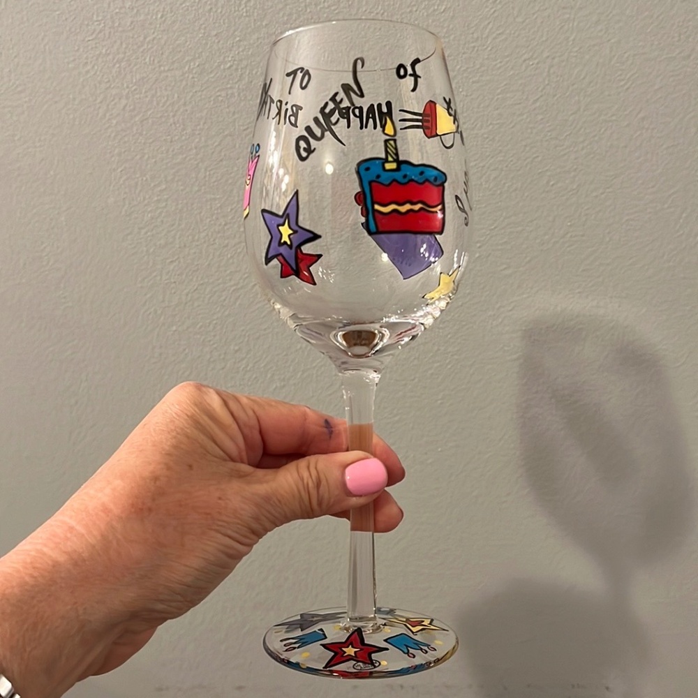 Painted wine glass HAPPY BIRTHDAY TO THE QUEEN OF THE DAY